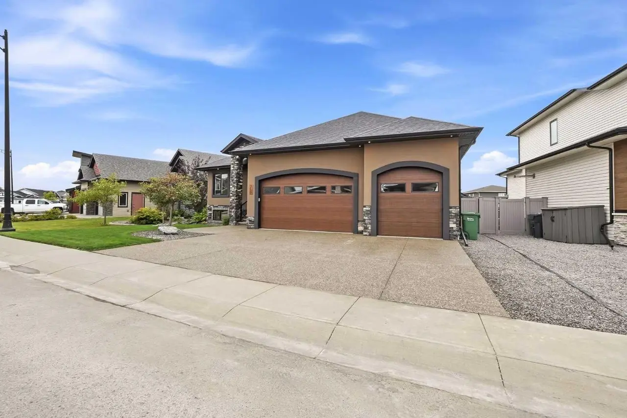 73 Lundberg Crescent 