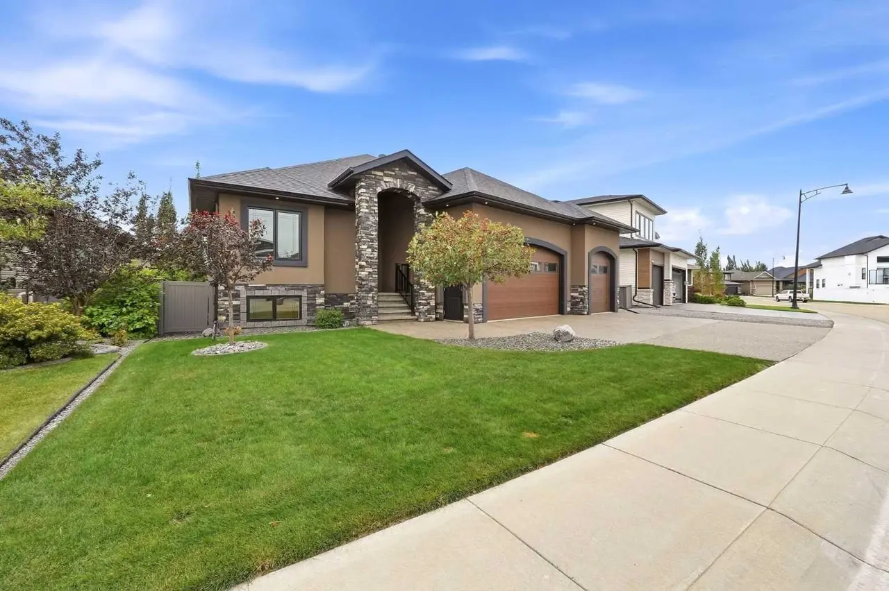73 Lundberg Crescent 