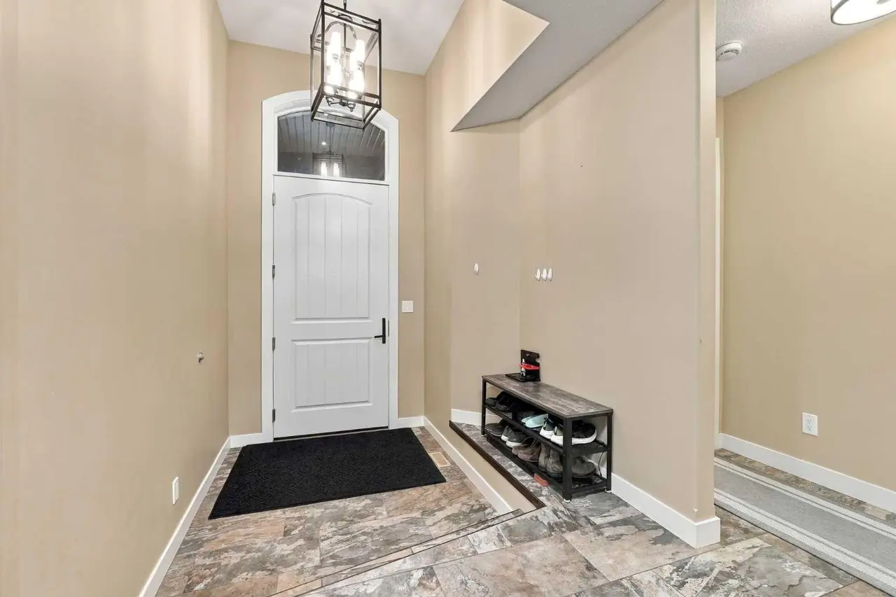 73 Lundberg Crescent 
