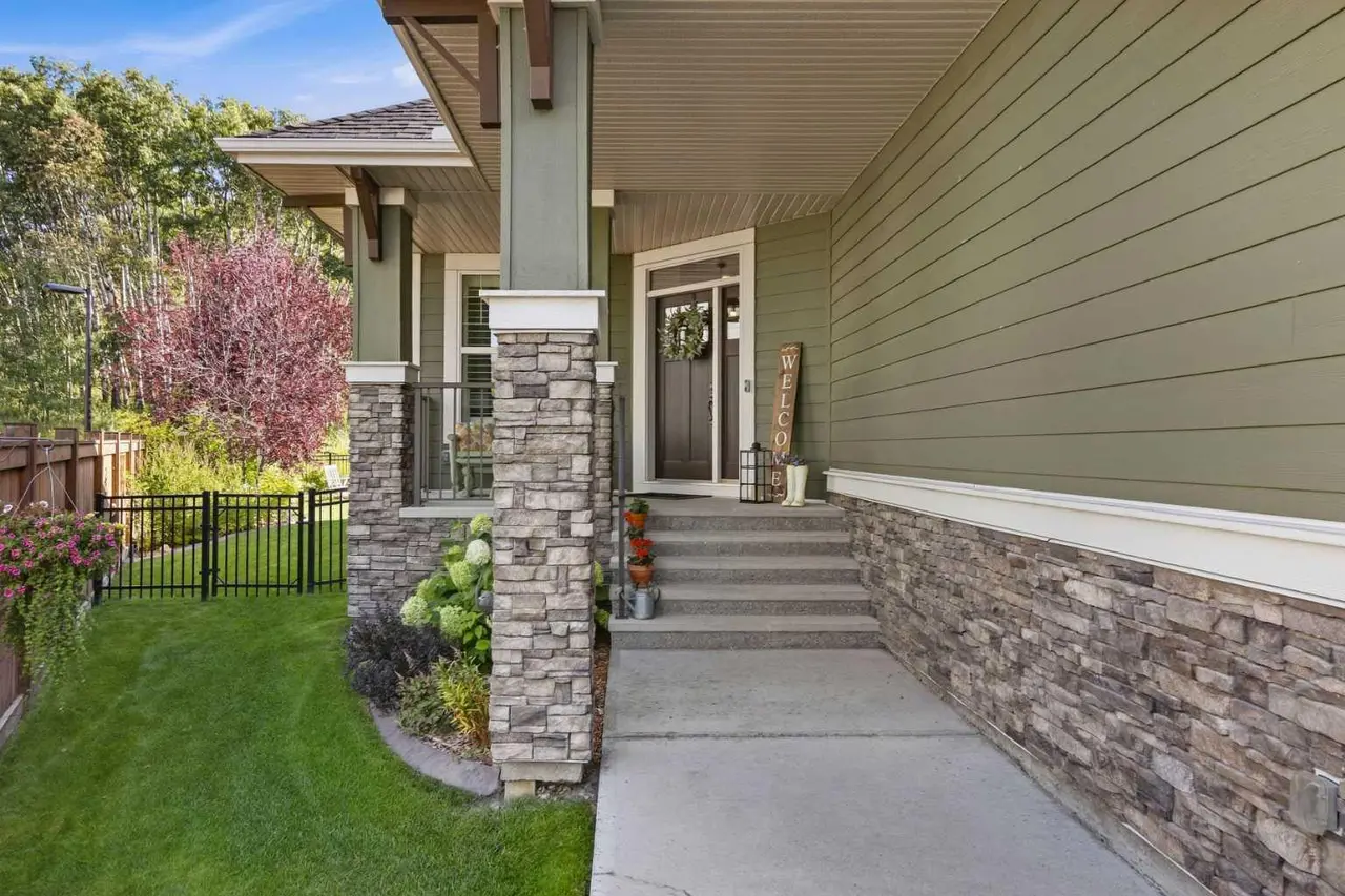 110 Cranbrook Hill SE