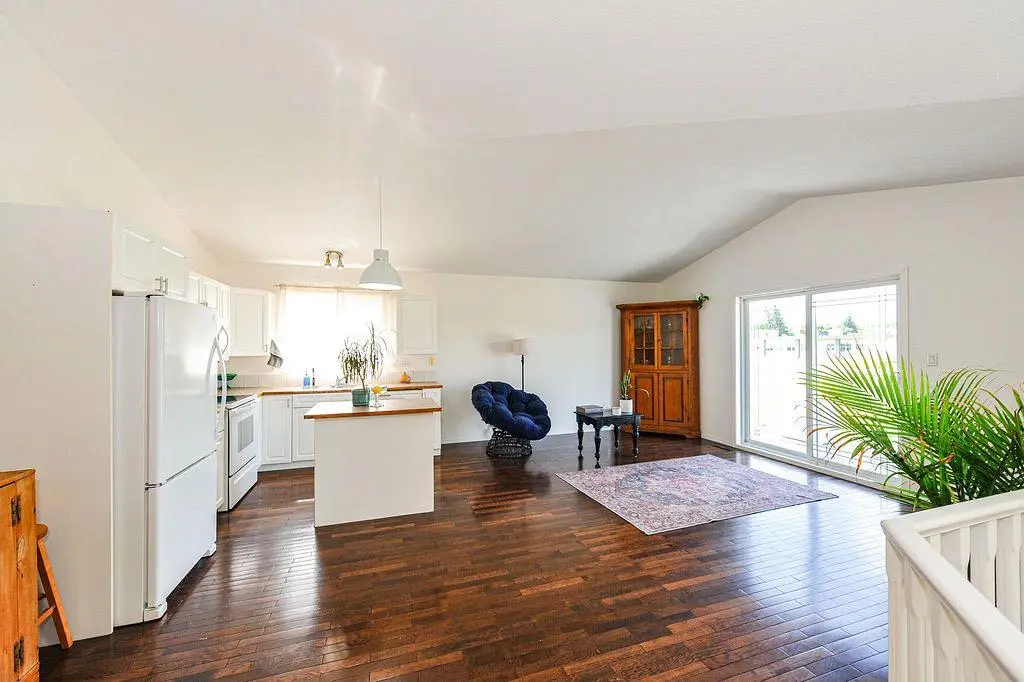 20, 4803 54 Avenue 