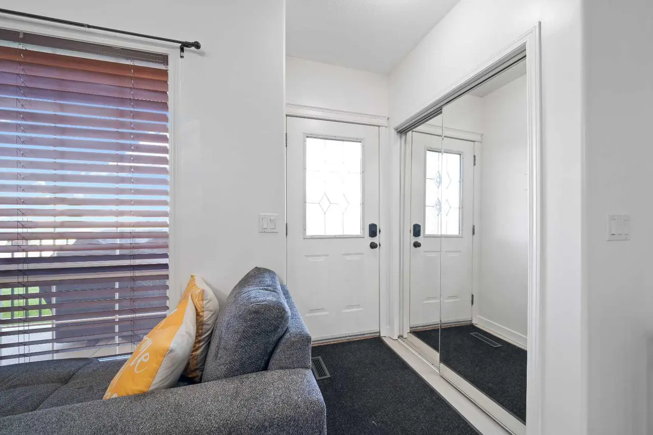 7, 89 Sunrise Way SW