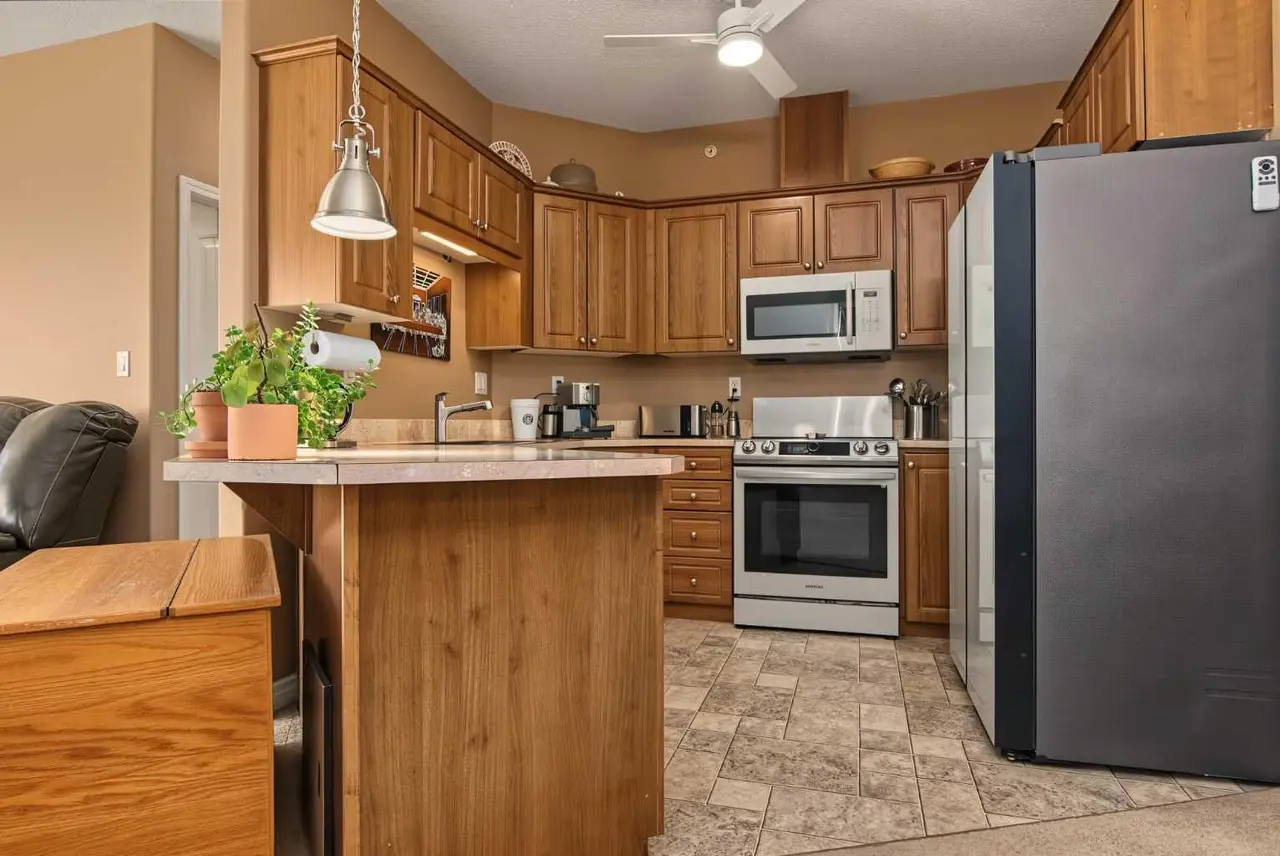406, 9221 Lakeland Drive 