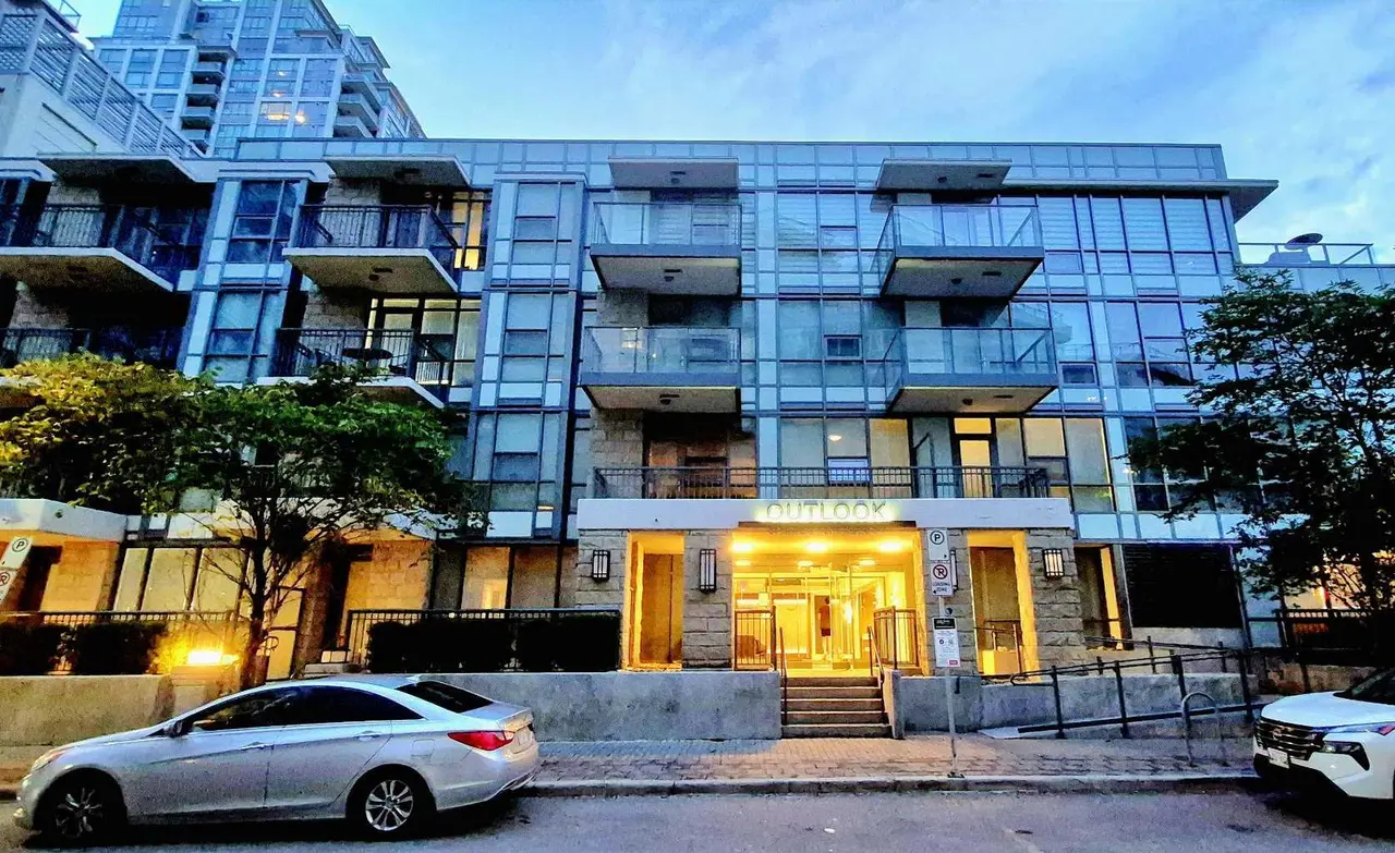 301, 51 Waterfront Mews SW
