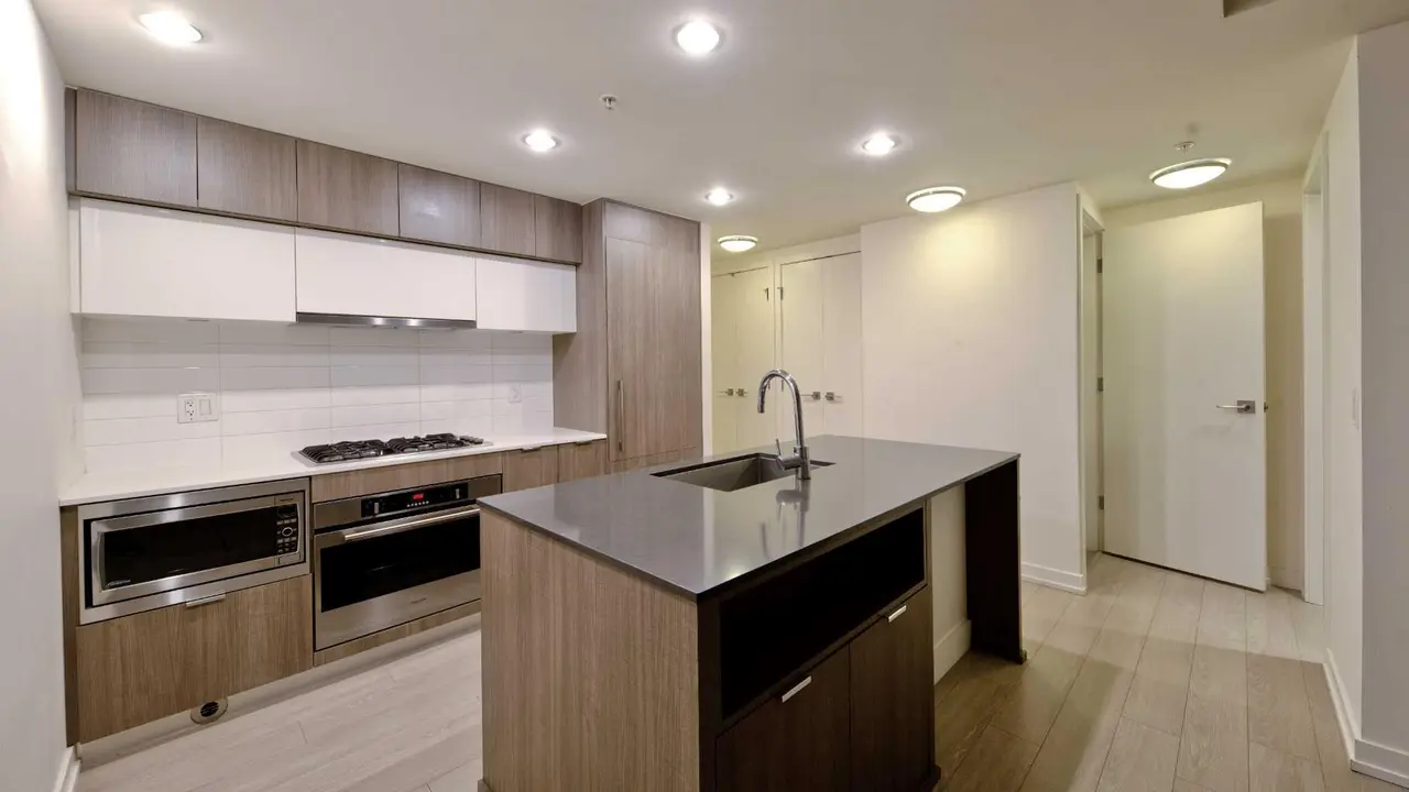 301, 51 Waterfront Mews SW