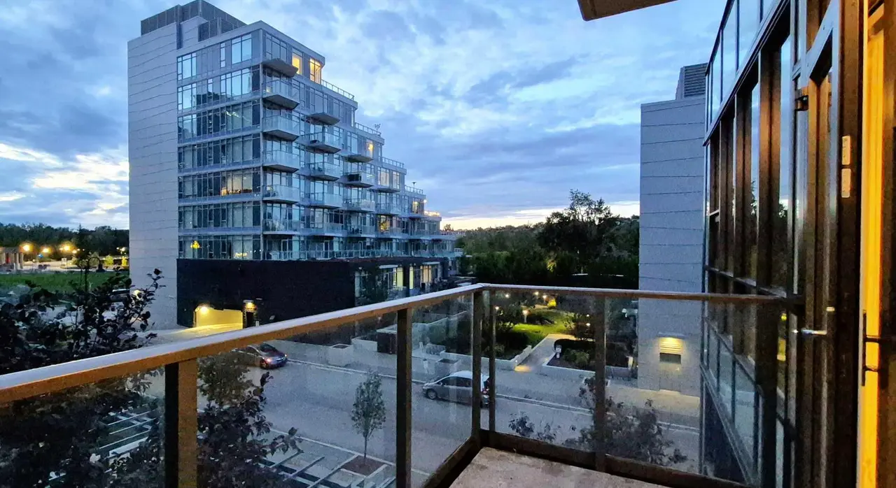 301, 51 Waterfront Mews SW