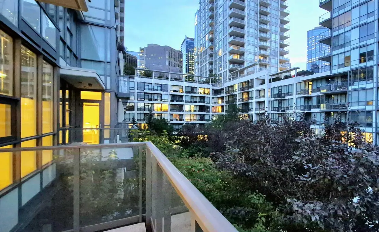 301, 51 Waterfront Mews SW