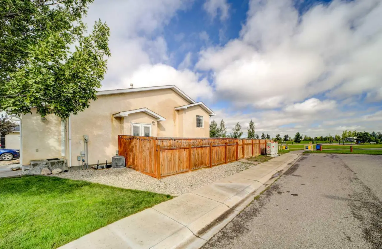 198 Cougar Way N