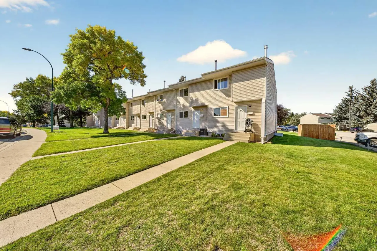 53, 55 Lemoyne Crescent W