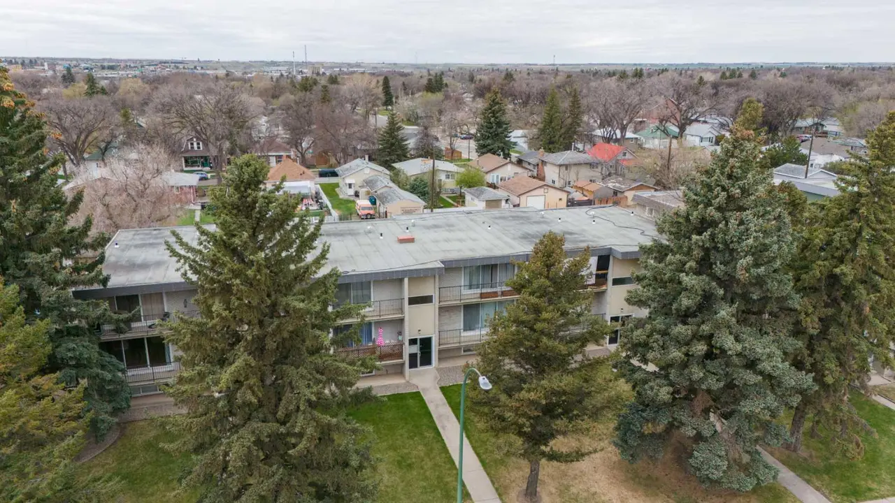 3, 218 Mayor Magrath Drive N