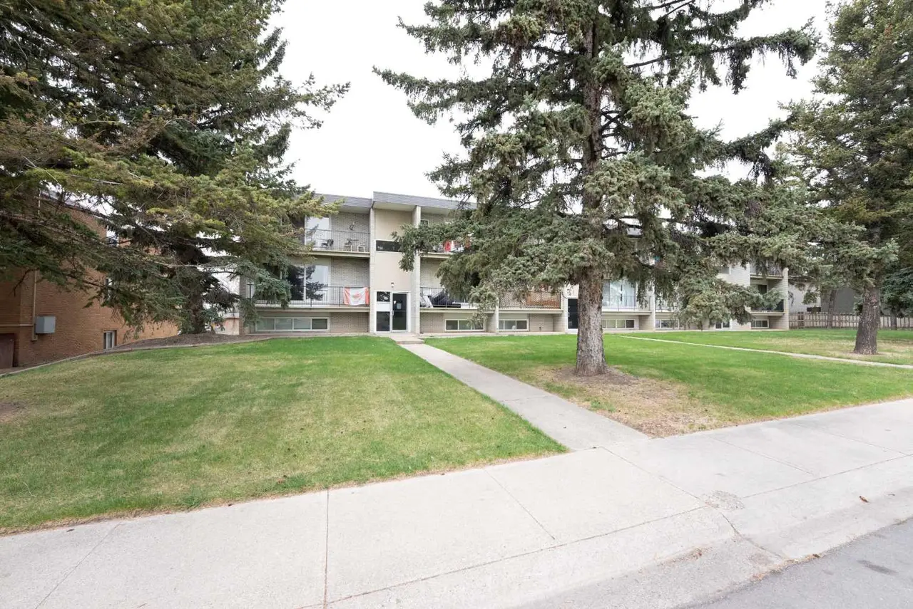 3, 218 Mayor Magrath Drive N