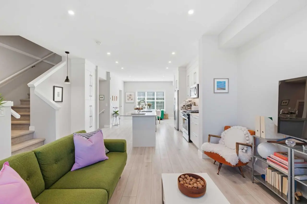 416 West Lakeview Drive 