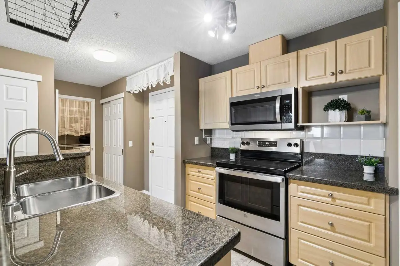 307, 290 Shawville Way SE