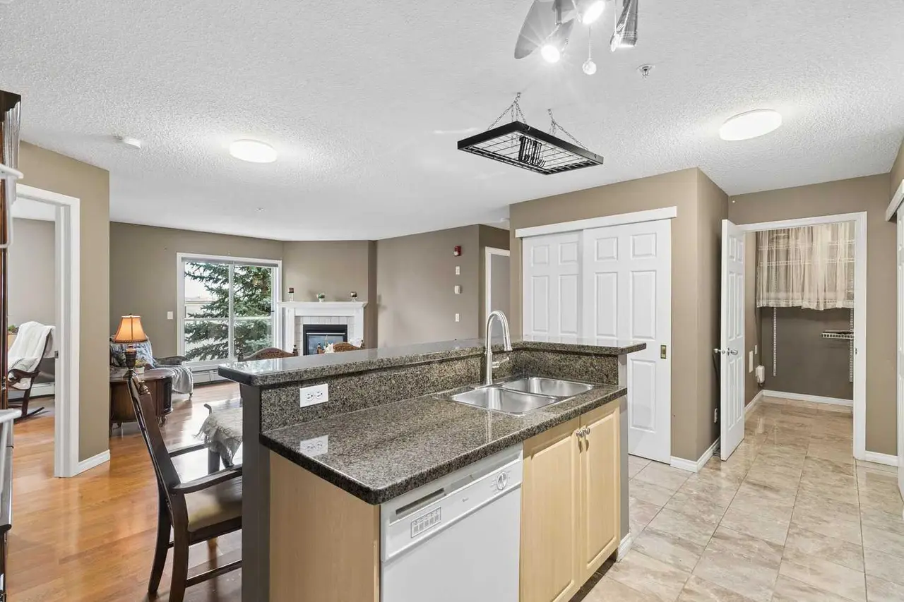 307, 290 Shawville Way SE