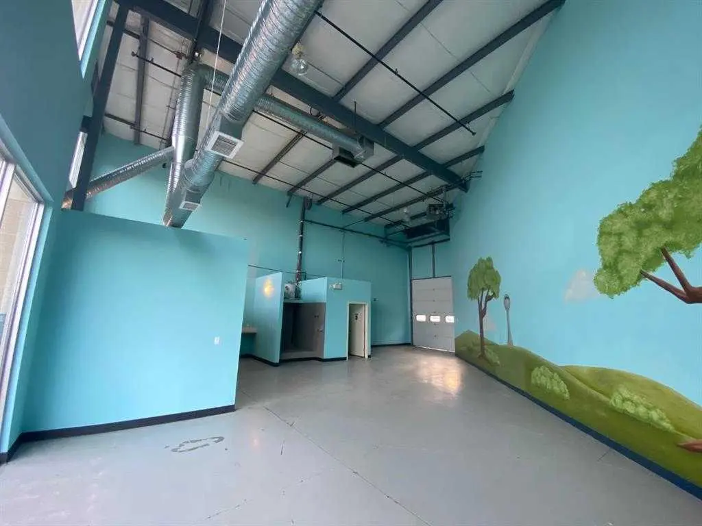 204, 2903 Kingsview Boulevard SE