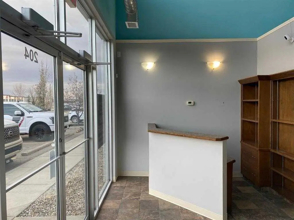 204, 2903 Kingsview Boulevard SE