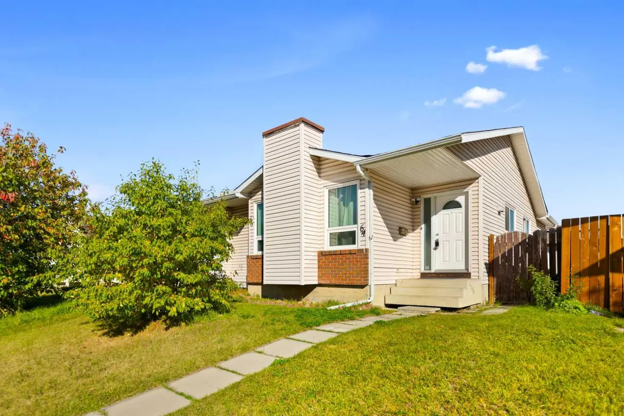 64 Whitworth Way NE