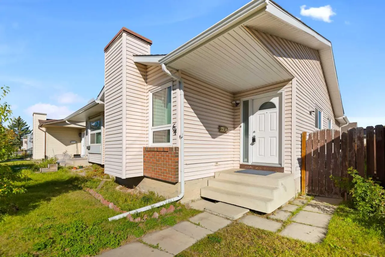 64 Whitworth Way NE