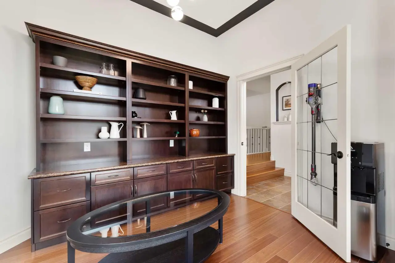 88 Greenwood Court SW