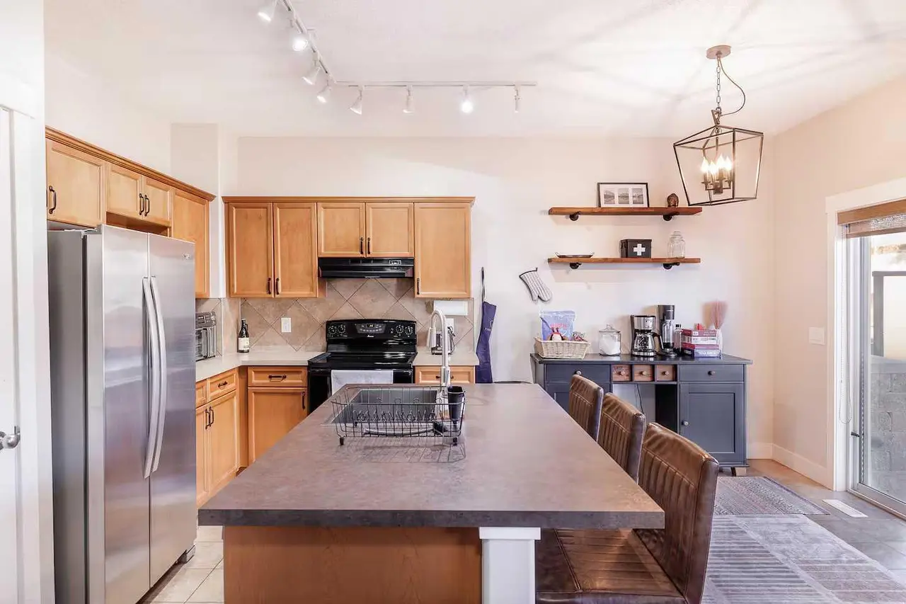 235 Cougar Plateau Way SW
