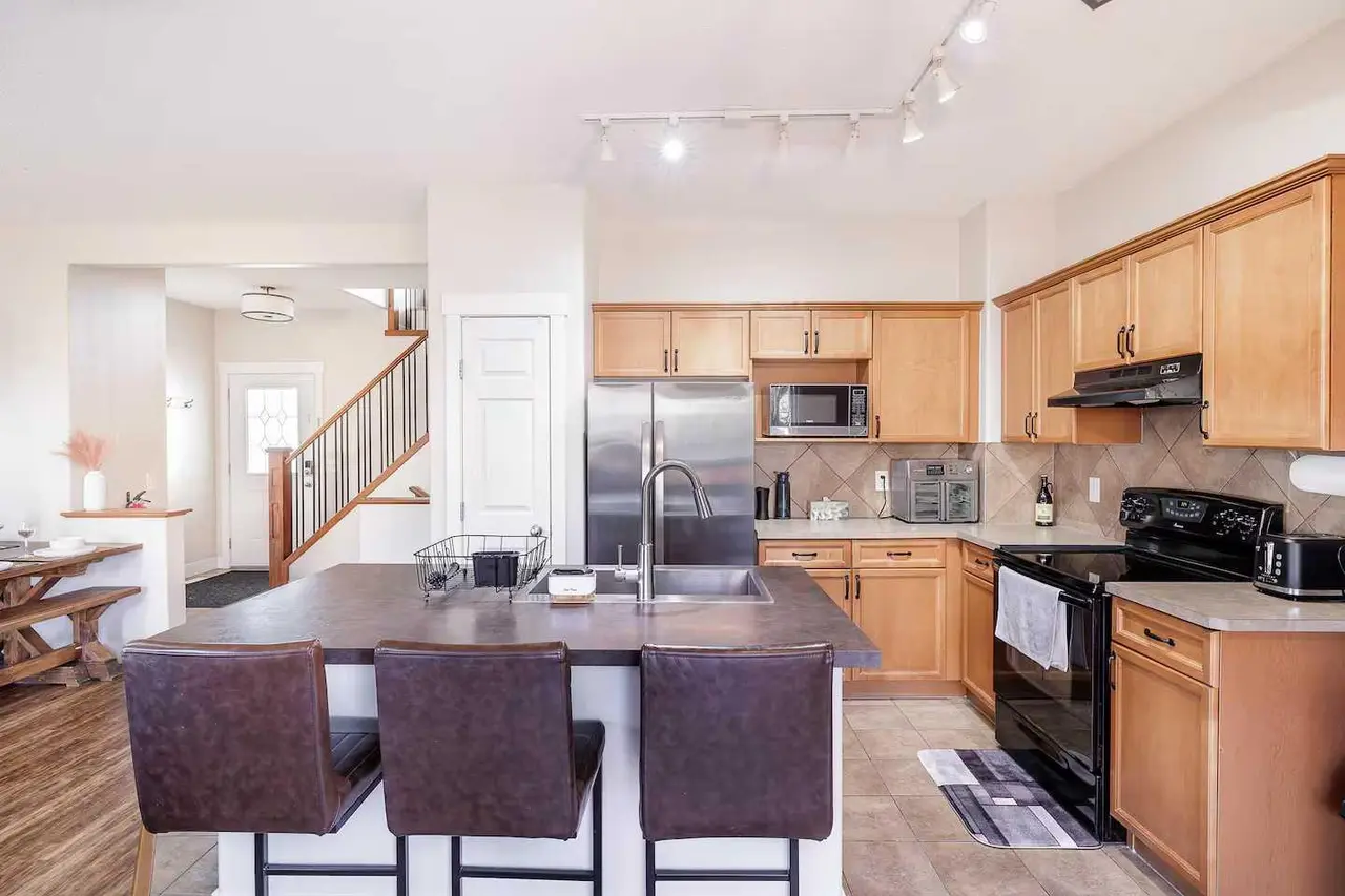235 Cougar Plateau Way SW