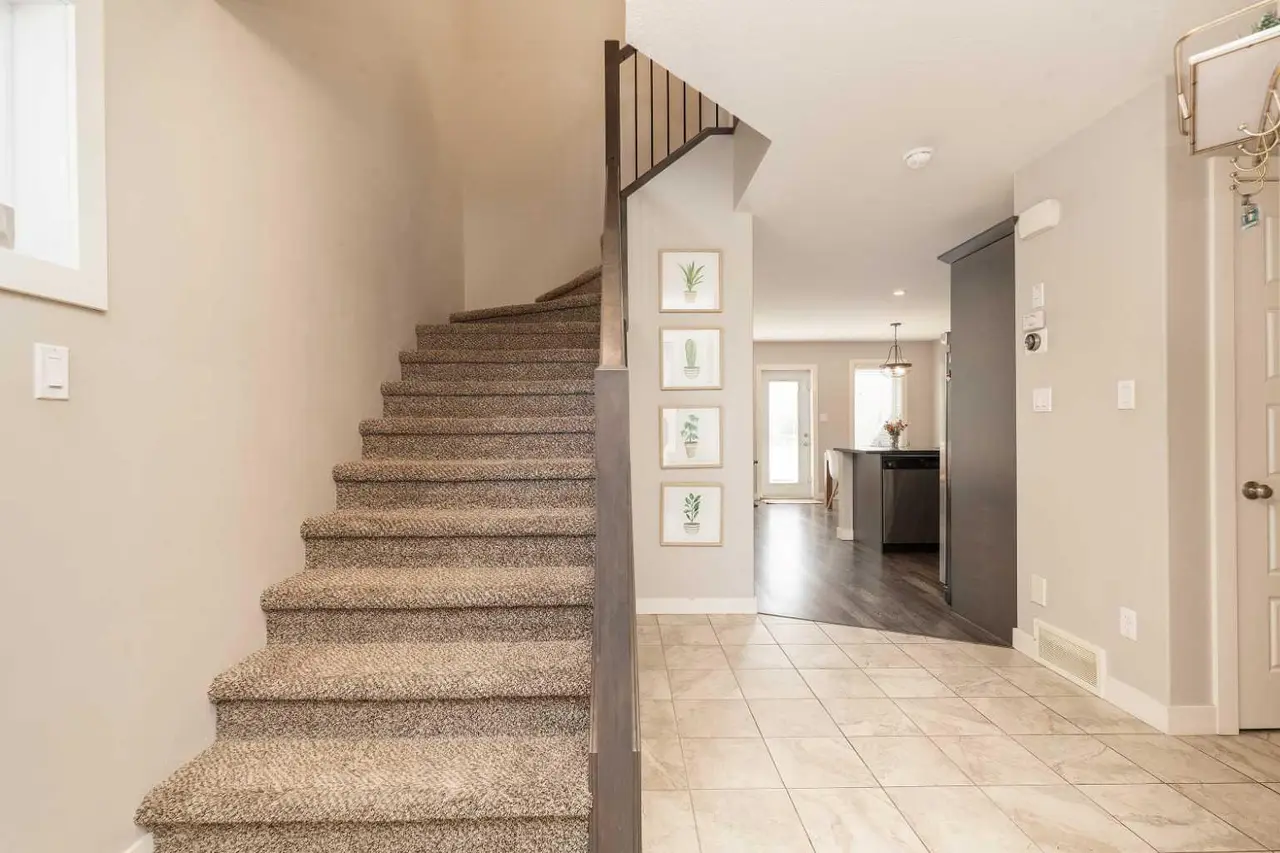 117 Northlander Bend W