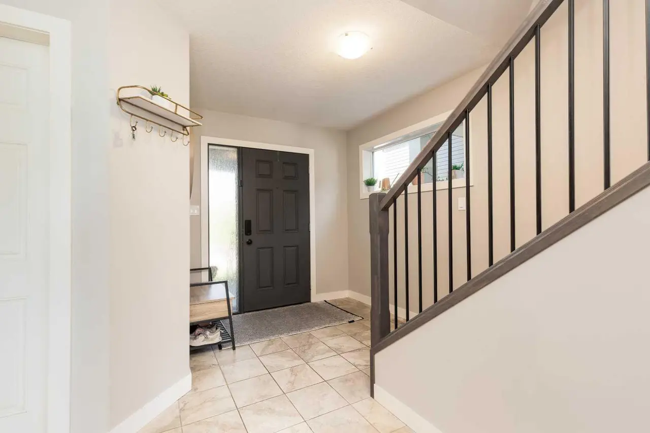 117 Northlander Bend W