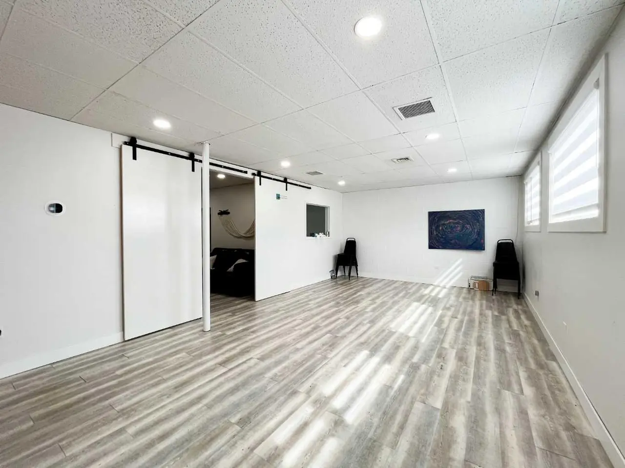 Upper Suite 2, 519 2 Street SE