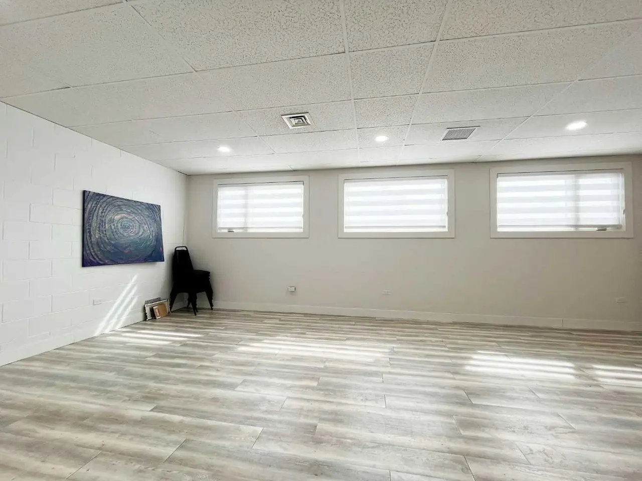 Upper Suite 2, 519 2 Street SE