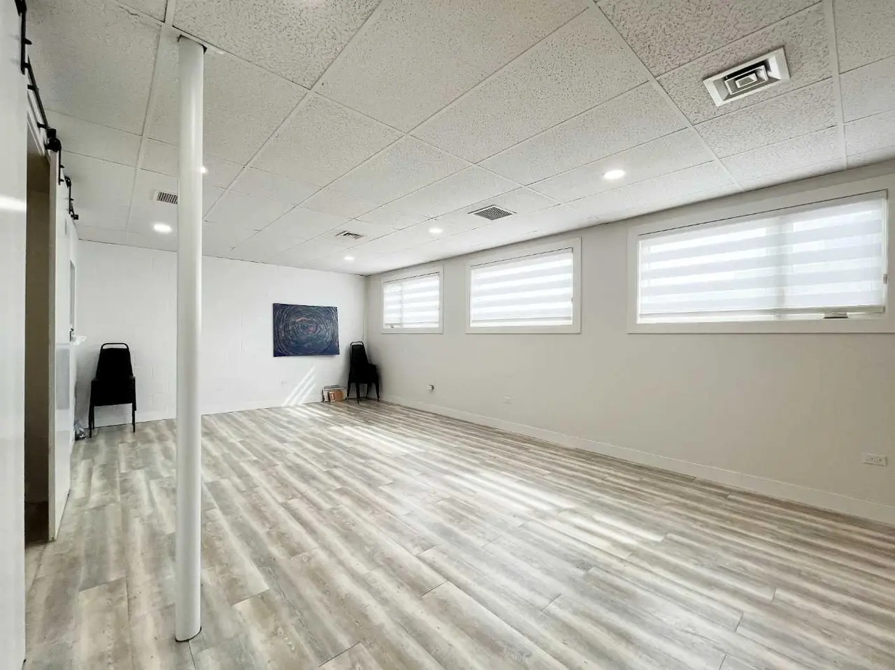Upper Suite 2, 519 2 Street SE