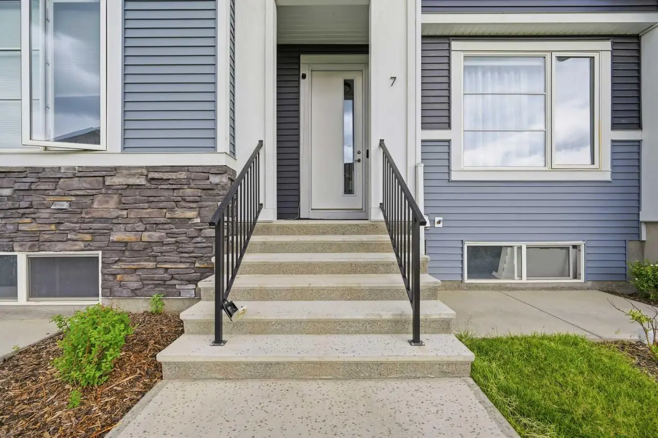 7 Lambeau Lane SE