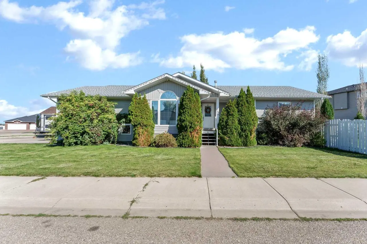 78 Sunset Crescent SW