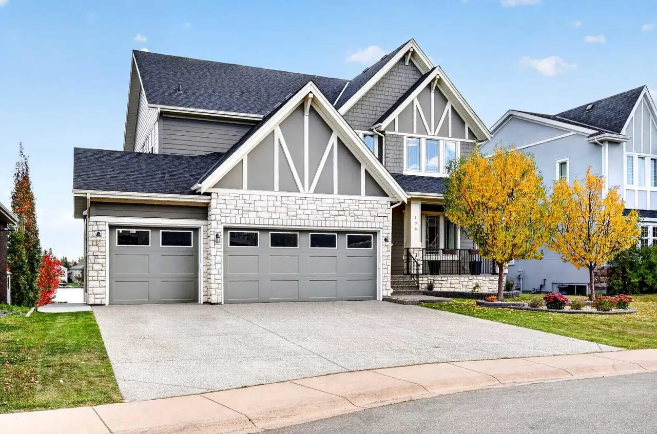 196 Stonemere Close 