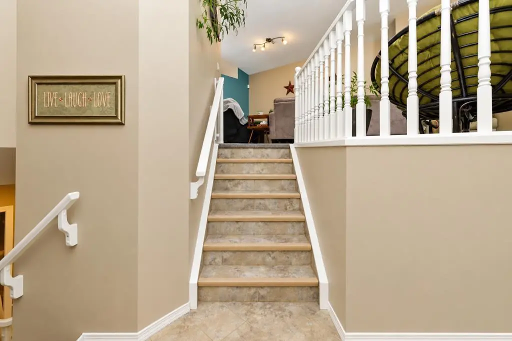 8 Daines Avenue 