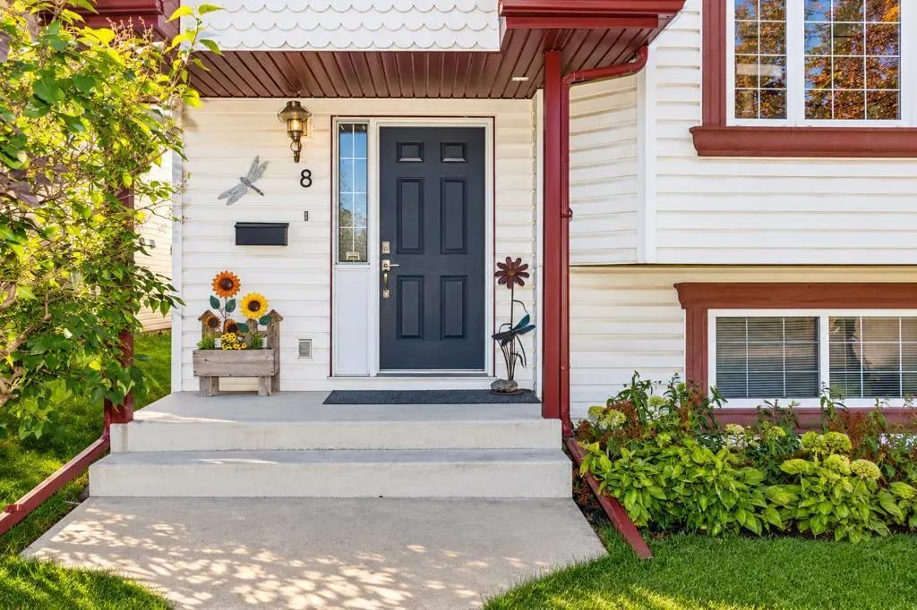 8 Daines Avenue 