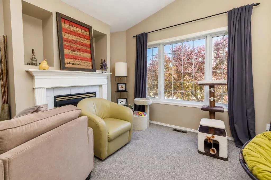 8 Daines Avenue 