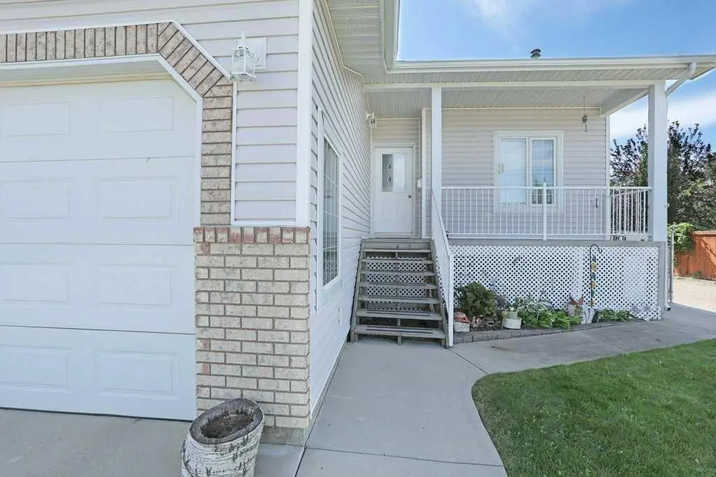 75 Sunset Crescent SW