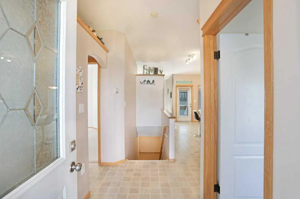 75 Sunset Crescent SW