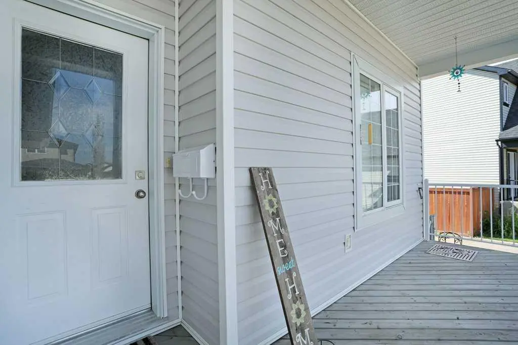 75 Sunset Crescent SW