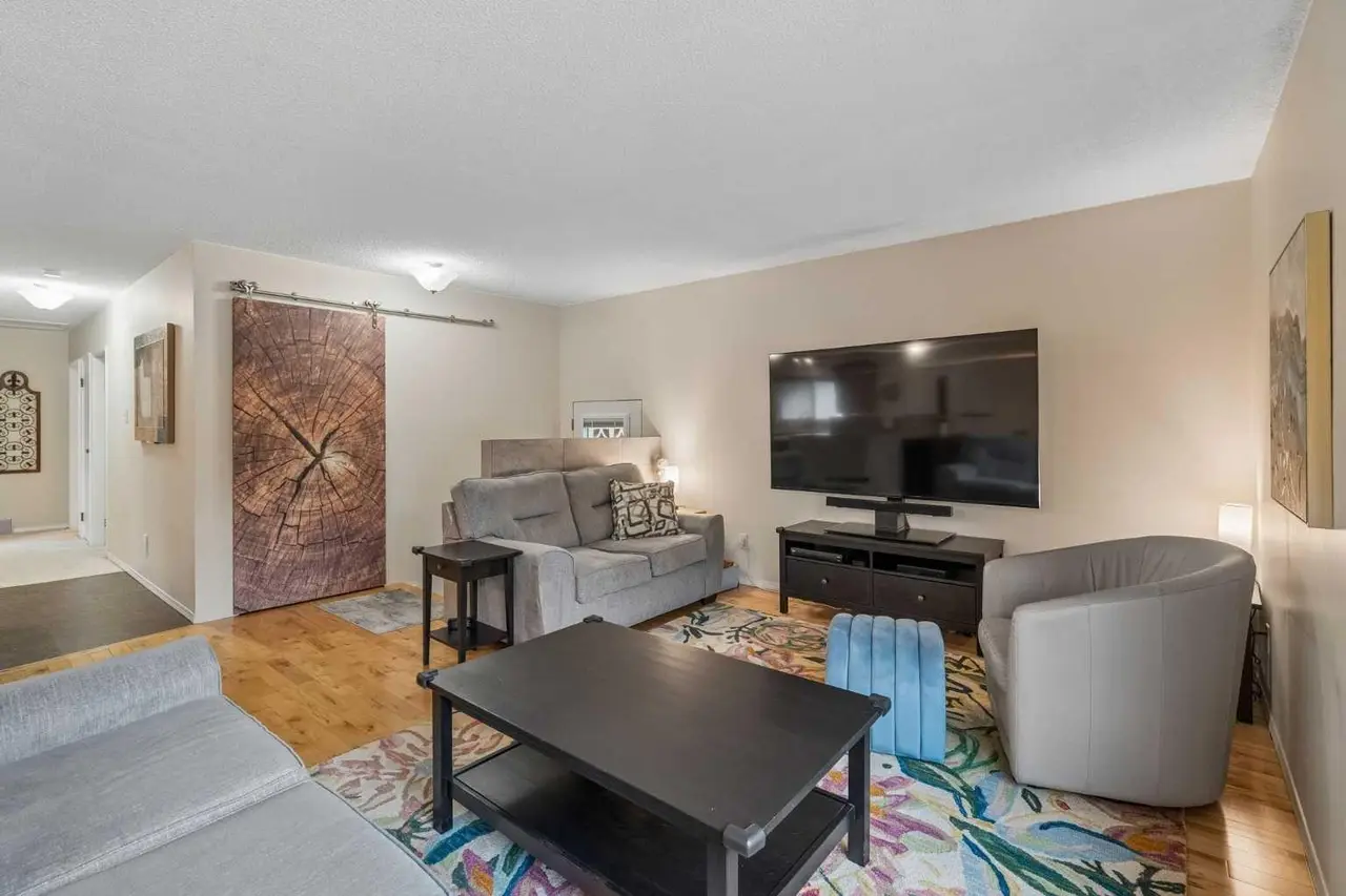 1403 104 Avenue SW