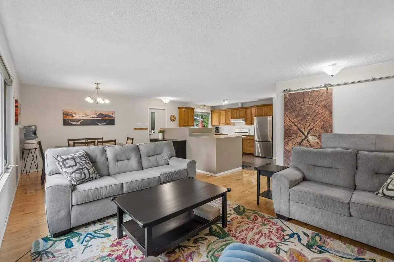 1403 104 Avenue SW