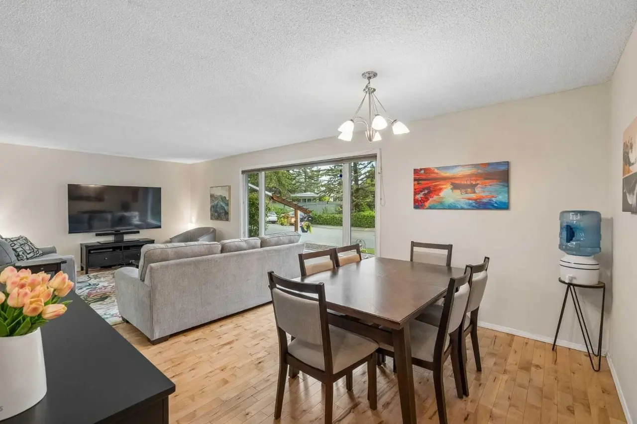 1403 104 Avenue SW