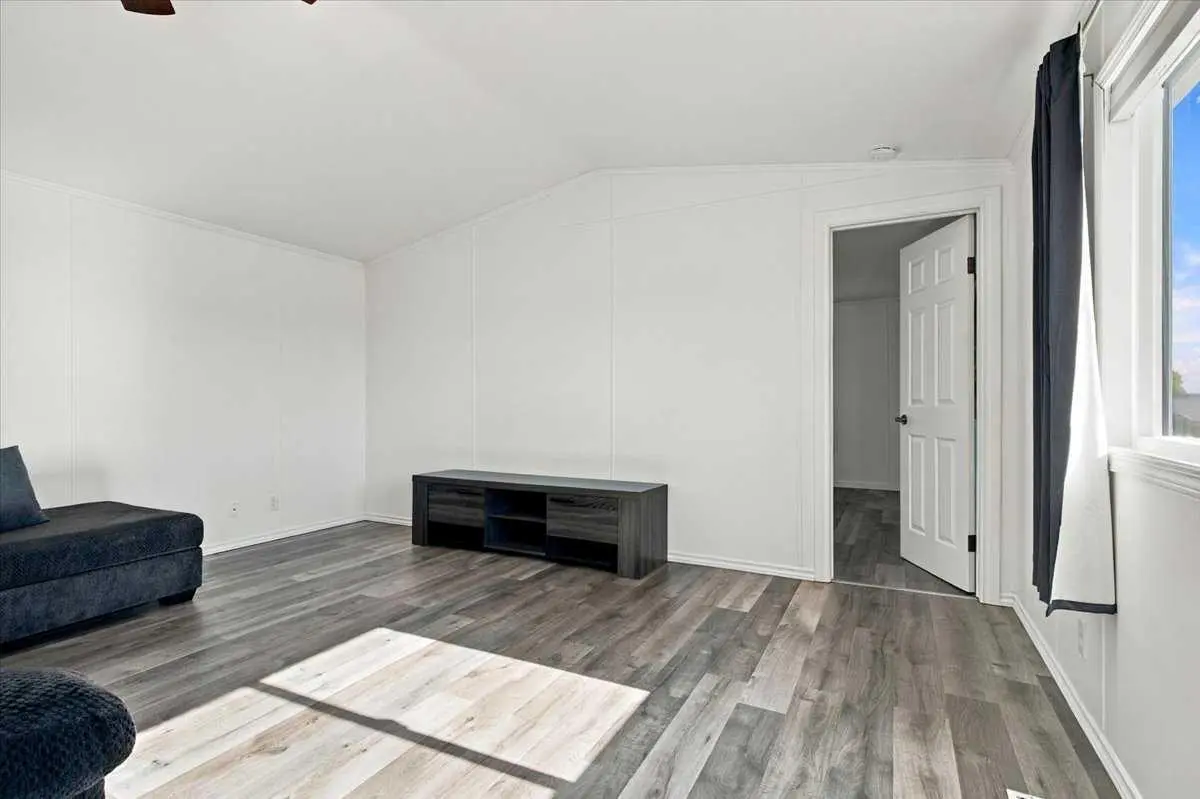 157, 10615 88 St  