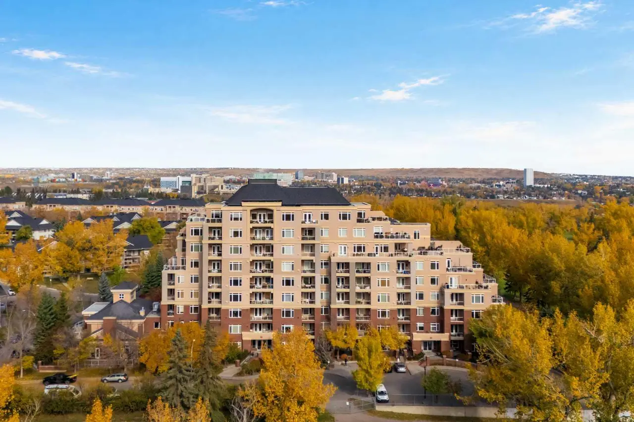 3203, 24 Hemlock Crescent SW