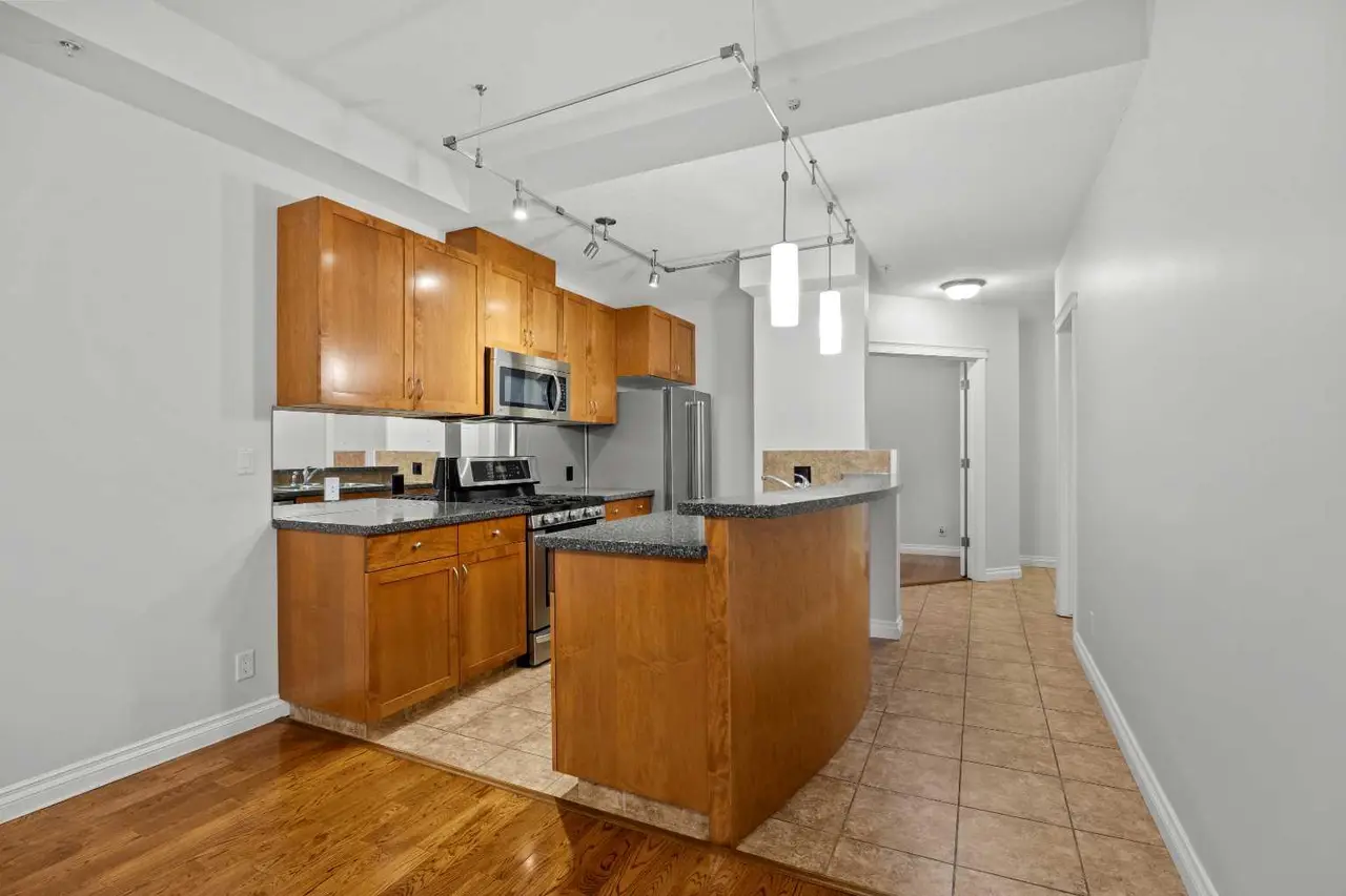 3203, 24 Hemlock Crescent SW