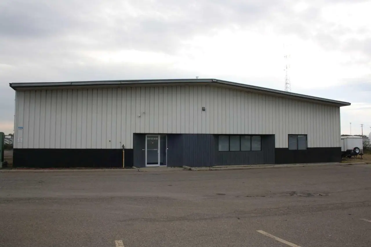 200, 104 East Lake Boulevard NE