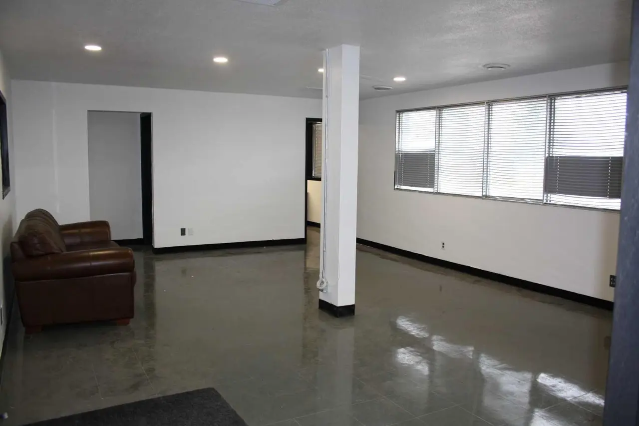200, 104 East Lake Boulevard NE