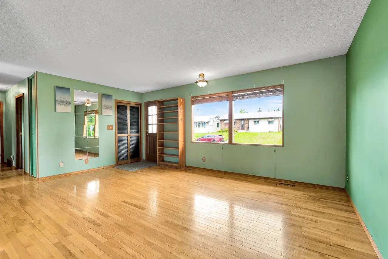 4127 Maryvale Road NE
