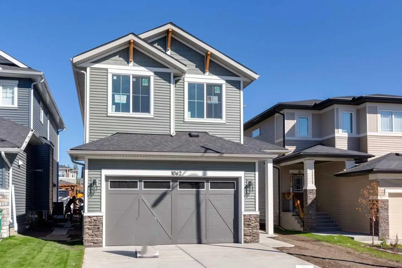 1062 Bayview Crescent SW
