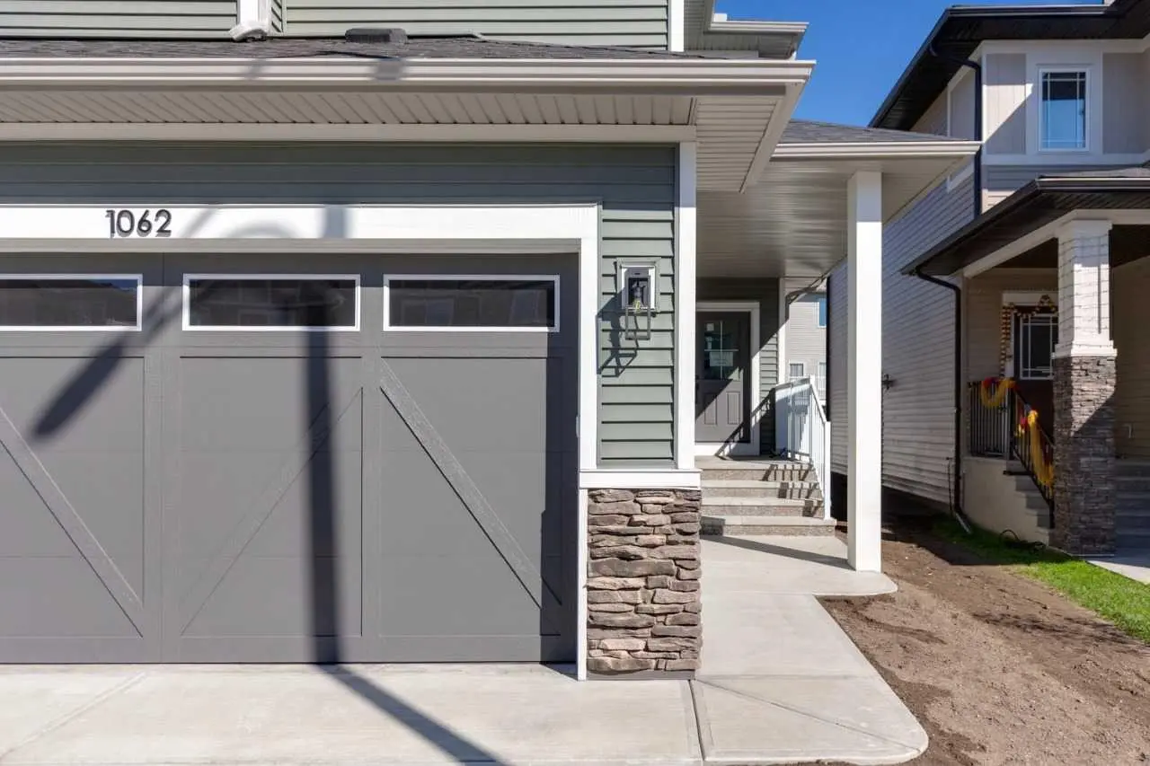 1062 Bayview Crescent SW